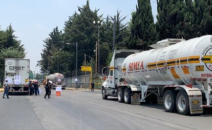 Operadores de pipas de combustible bloquean Paseo Tollocan