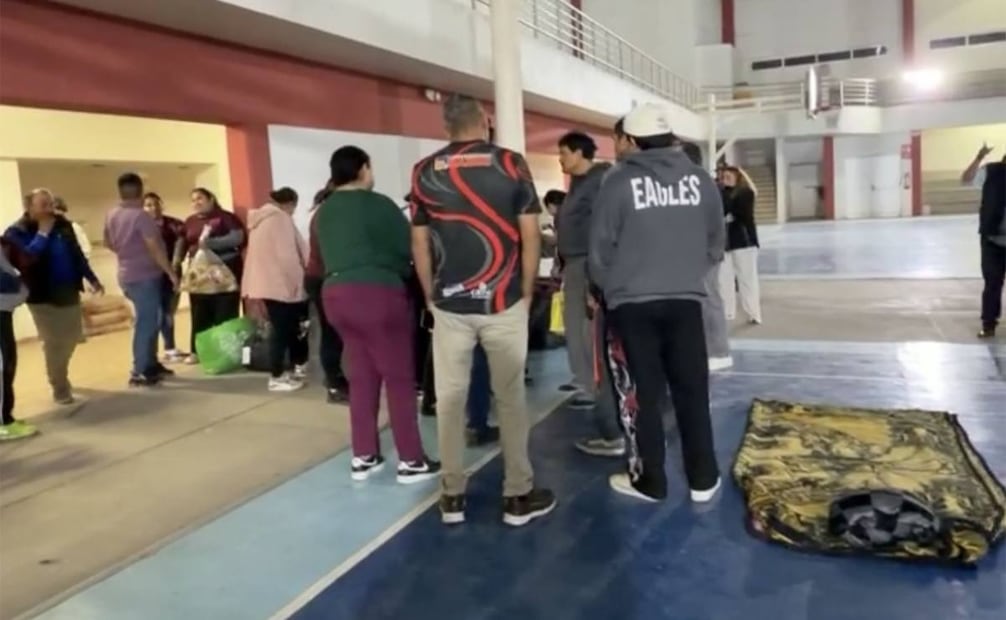 Gente de la zona Evacuada tras explosión de bodega de huachicol. Foto: Especial