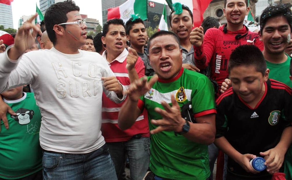 La afición mexicana suele ser muy amistosa con otros fanáticos internacionales, pero también abusiva con facciones contrarias. Foto: ESPECIAL.