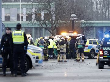 Policía sueca confirma una decena de muertos por tiroteo en escuela; el autor también falleció