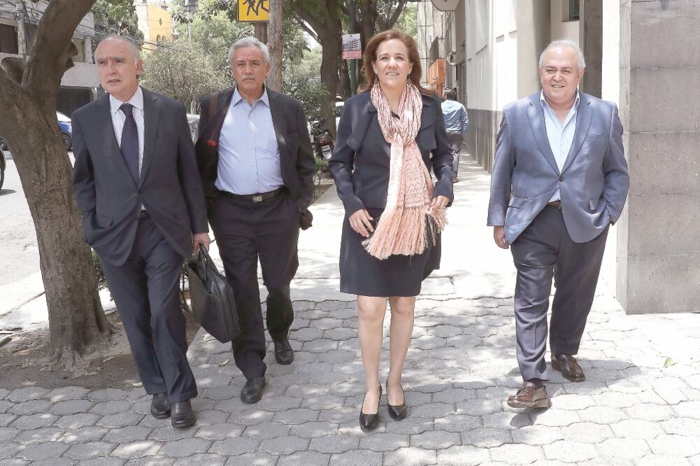 Se solidarizan con ella, pero no dejan el PAN para luchar desde el interior, dicen; senadores "rebeldes" también externaron su apoyo a la ex primera dama. (ARCHIVO EL UNIVERSAL)