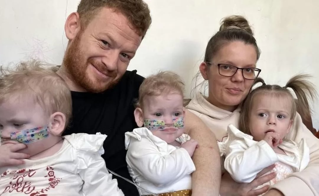 Las trillizas Rubi-Rose, Payton-Jane y Porscha-Mae Hopkins pasaron 216 días en cuidados intensivos. Foto: BBC