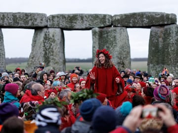 FOTOS: “volvemos a nacer”; miles de personas celebran el solsticio de invierno en Stonehenge
