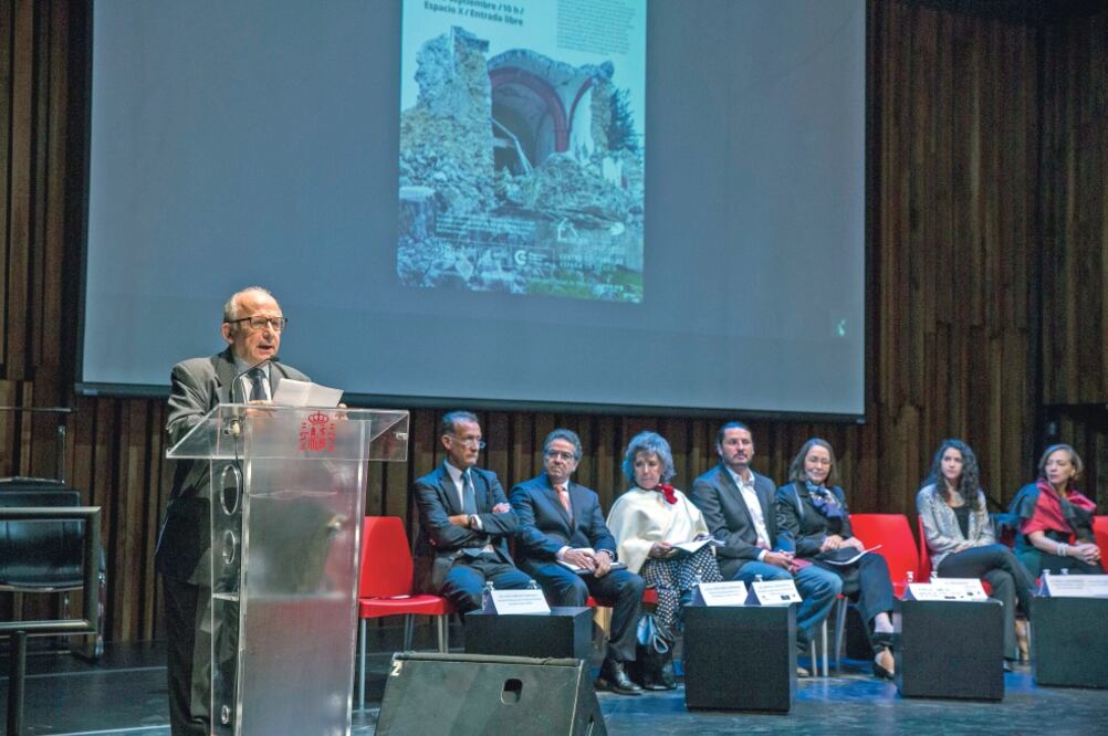 El director del INAH, Diego Prieto, fue uno de los participantes en el coloquio donde se compartieron los avances de la restauración del patrimonio cultural, así como experiencias internacionales. Foto: LUIS CORTÉS. EL UNIVERSAL