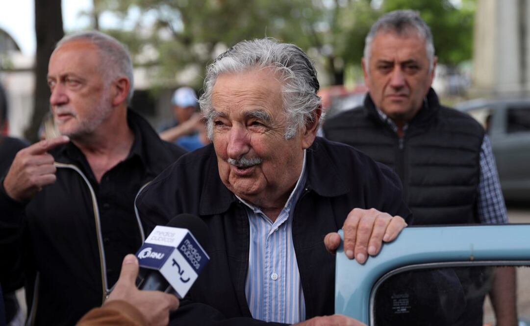 El expresidente de Uruguay José Mujica, momentos antes de votar este domingo en las elecciones presidenciales (Foto: EFE)