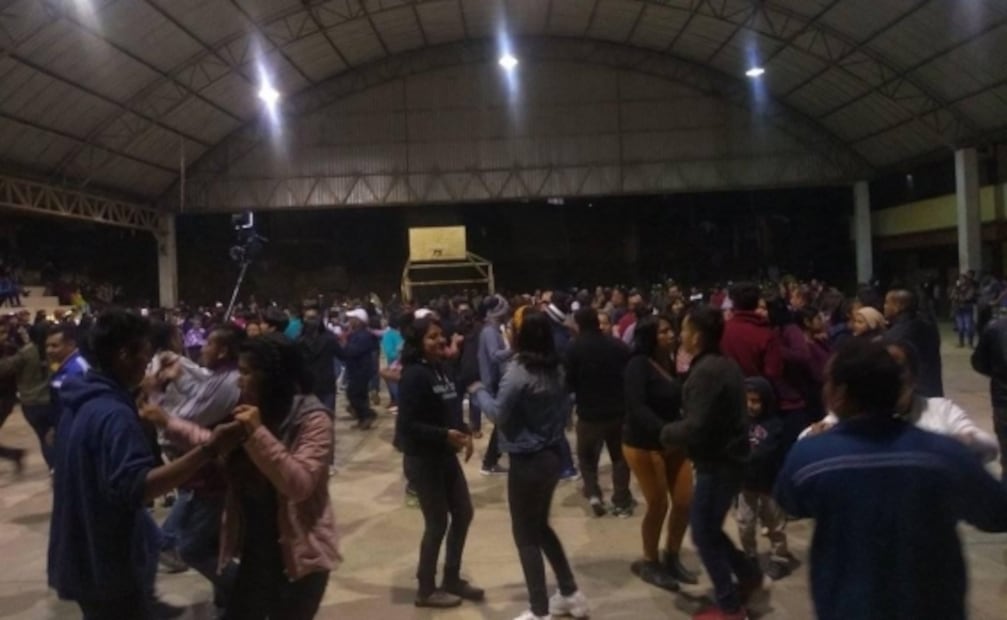 Pese a pandemia, celebra comunidad mixe fiesta religiosa multitudinaria