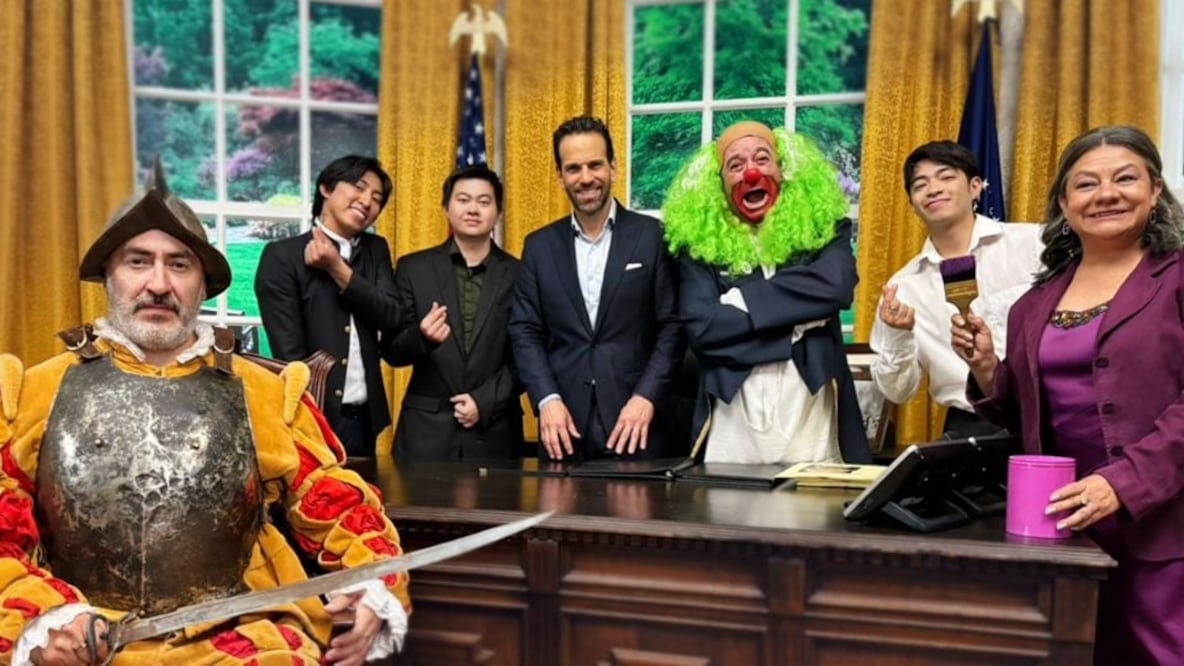 Brozo y Loret “visitan” la Oficina Oval de Trump. Foto: Captura de video
