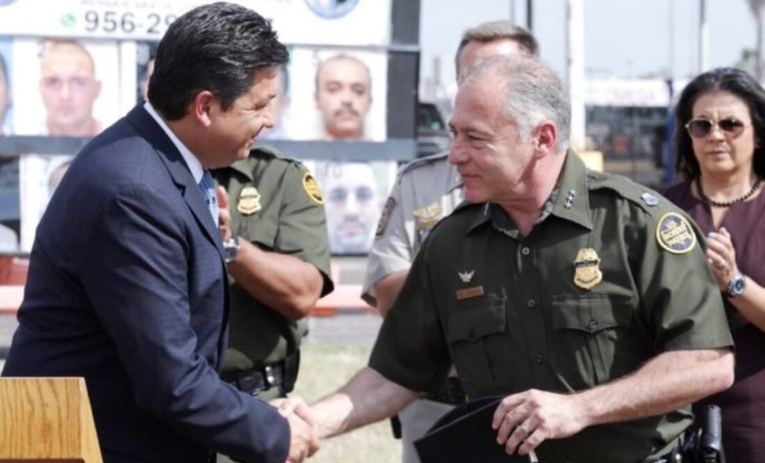 Francisco Cabeza de Vaca, gobernador de Tamaulipas, y Manuel Padilla Jr., jefe del Corredor Sur de Texas de la Aduanas y Protección Fronteriza. (FOTO: especial)
