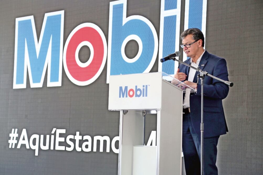 Carlos Rivas, director general de Combustibles de ExxonMobil México, durante la apertura de dos gasolineras ubicadas en San Luis Potosí. La firma prevé tener 35 en total en la entidad (CORTESÍA)