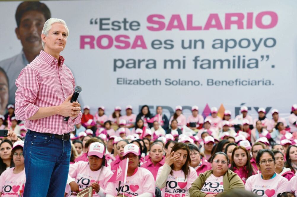 El gobernador mexiquense entregó el apoyo a mujeres provenientes de Amanalco, Donato Guerra, Ixtapan del Oro, Otzoloapan, entre otros lugares (JORGE ALVARADO. EL UNIVERSAL)