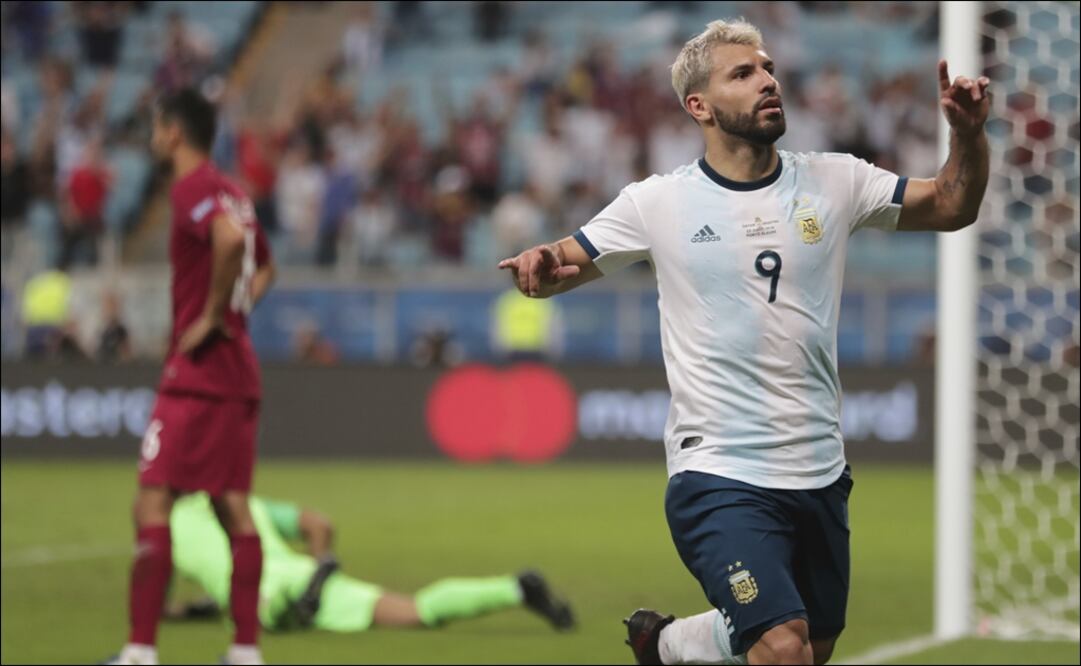 Lautaro Martínez y Sergio Agüero, a los 4 y 82 minutos, anotaron los tantos de la clasificación. Foto: AP