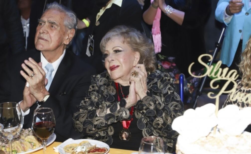 Silvia Pinal reaparece rejuvenecida