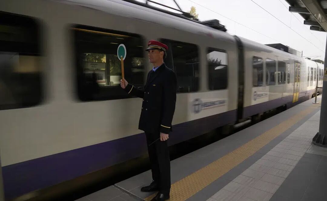 El servicio ferroviario se reanudó el miércoles en Grecia por primera vez desde un letal desastre ferroviario hace tres semanas. Foto: AP