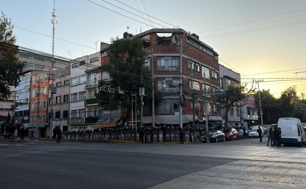 Desalojan edificio en Narvarte Poniente por presunta invasión. Foto: Especial