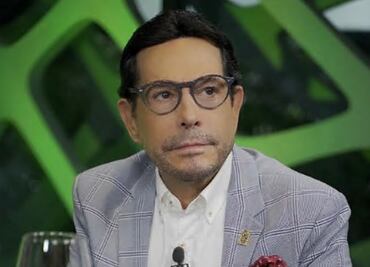 "La vacuna te la ponen en lugar de tirarla", responde Juan José Origel ante las críticas