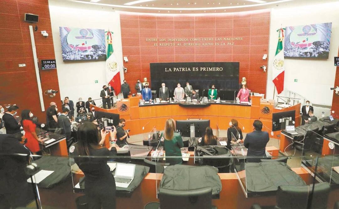 Durante la sesión del Senado, panistas y morenistas chocaron por los posibles responsables del accidente en la Línea 12. Foto: Especial.