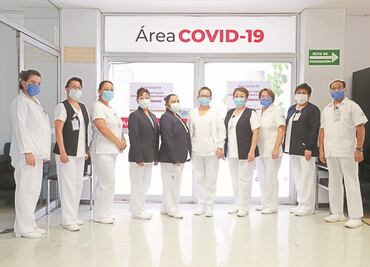 Con orgullo portan el uniforme de enfermera en hospital Juárez