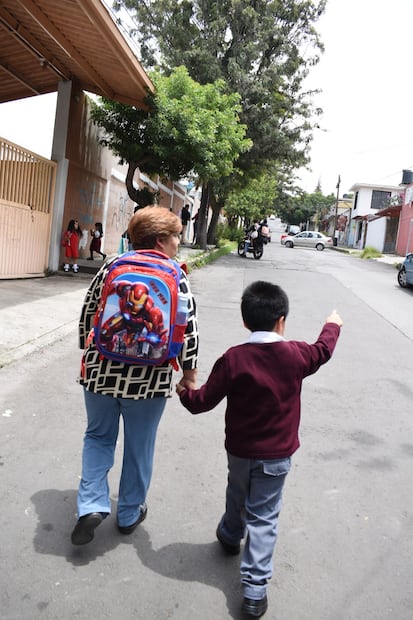 EL UNIVERSAL acompañó a Dante, nacido durante la pandemia de COVID-19 a su primer día de primaria. Fotos: Fernando González