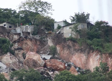 Damnificados por cerro desgajado en 2021 en Jiutepec piden ayuda de autoridades