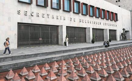 SRE exige a empresa cumplir con servicio de menaje pendiente con personal diplomático mexicano