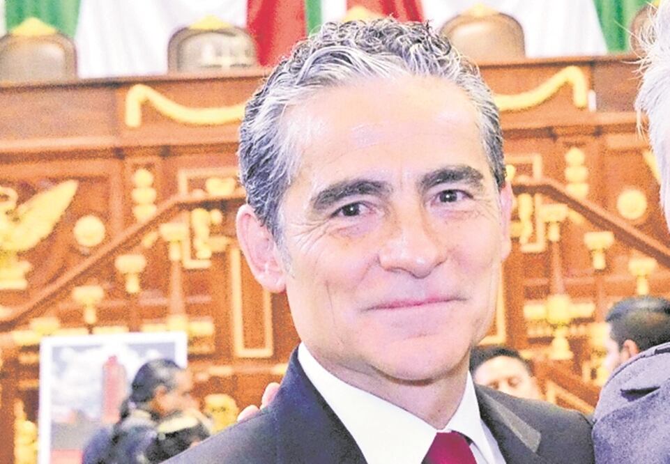 El arquitecto Felipe Gerardo Leal en la Sesión Solemne. CORTESÍA