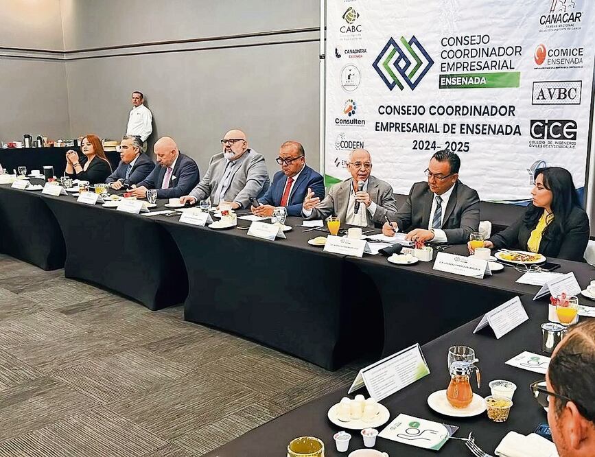 Kurt Honold Morales, secretario de Economía e Innovación del gobierno del estado, acudió a la ratificación de la mesa directiva del CCEE. Foto: Especial