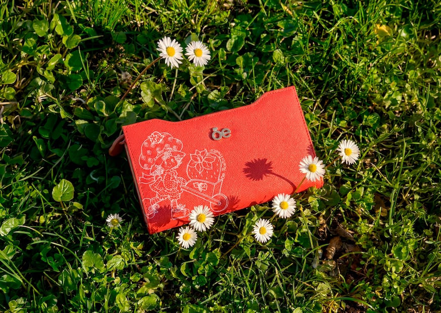 Cartera Rosita Fresita x Oe Grande. Foto: Cortesía Cloe