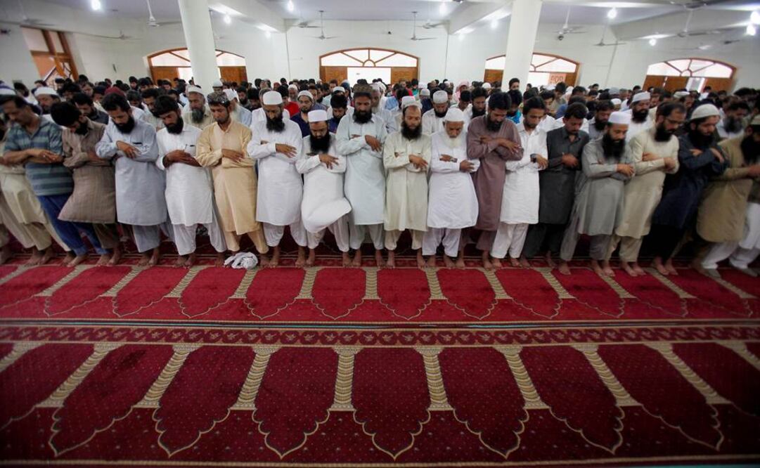 La ceremonia tuvo lugar entre fuertes medidas de seguridad en una mezquita del centro de la capital (Foto: AP)