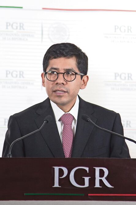 Eber Betanzos, subprocurador de Derechos Humanos de la PGR, dice que “todas las líneas de investigación del caso están en proceso de desarrollo. La investigación está abierta" (ARCHIVO EL UNIVERSAL)