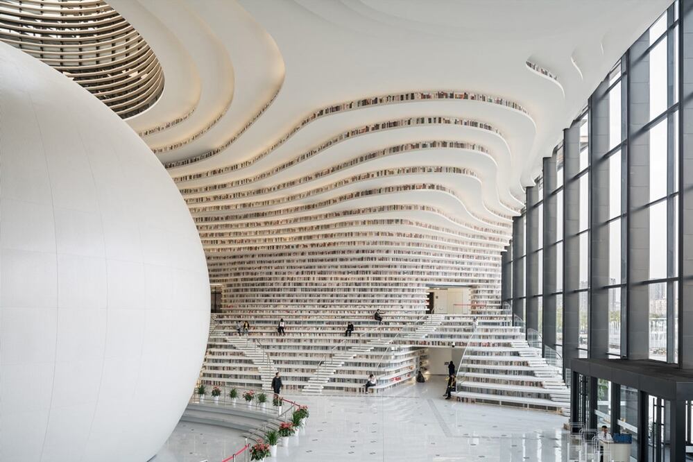 La biblioteca futurista Tianjin Binhai, en China. Foto: Ossip van Duivenbode