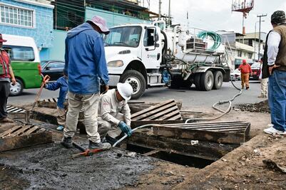 Vecinos de Neza también perciben olor a combustible