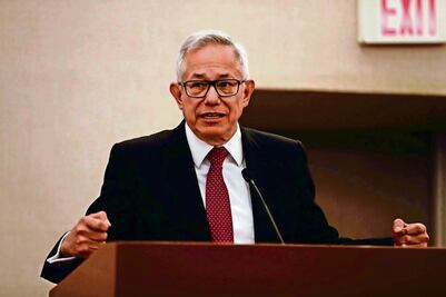 Renuncia Gaviño a la bancada del PRD; meses atrás mostró su apoyo a la aspiración presidencial de Claudia Sheinbaum