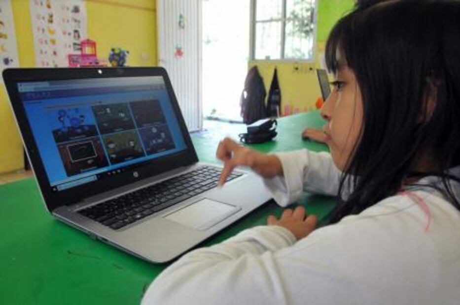 Enseñan a sordos a leer y escribir