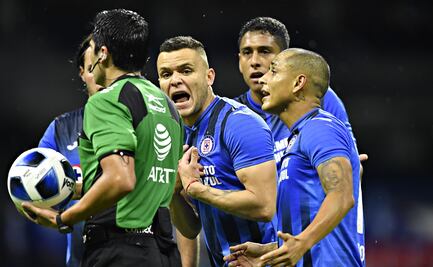 Cruz Azul vs Pachuca vive un arbitraje de escándalo