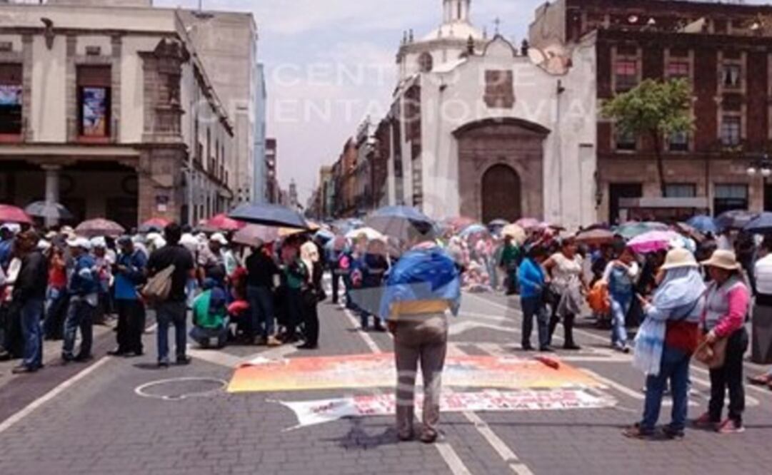Protesta CNTE en inmediaciones de SEP