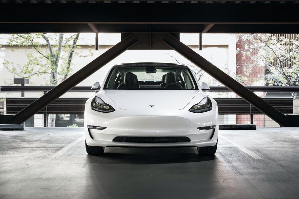 El Tesla Model 3 llega a los 100km/h en menos de 4 segundos/ Foto: Unsplash