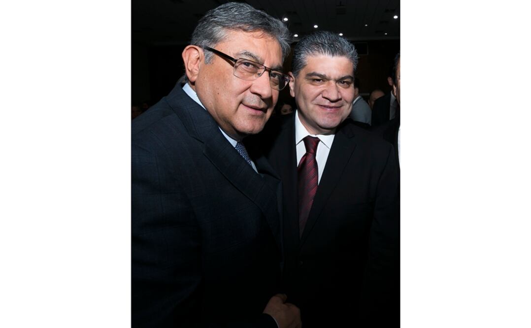 Alfonso Cepeda Salas y Miguel Ángel Riquelme, gobernador de Coahuila. Foto: SNTE 