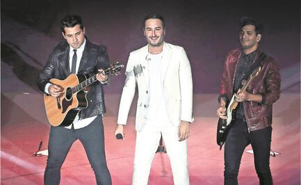 Reik se prende para la Navidad 