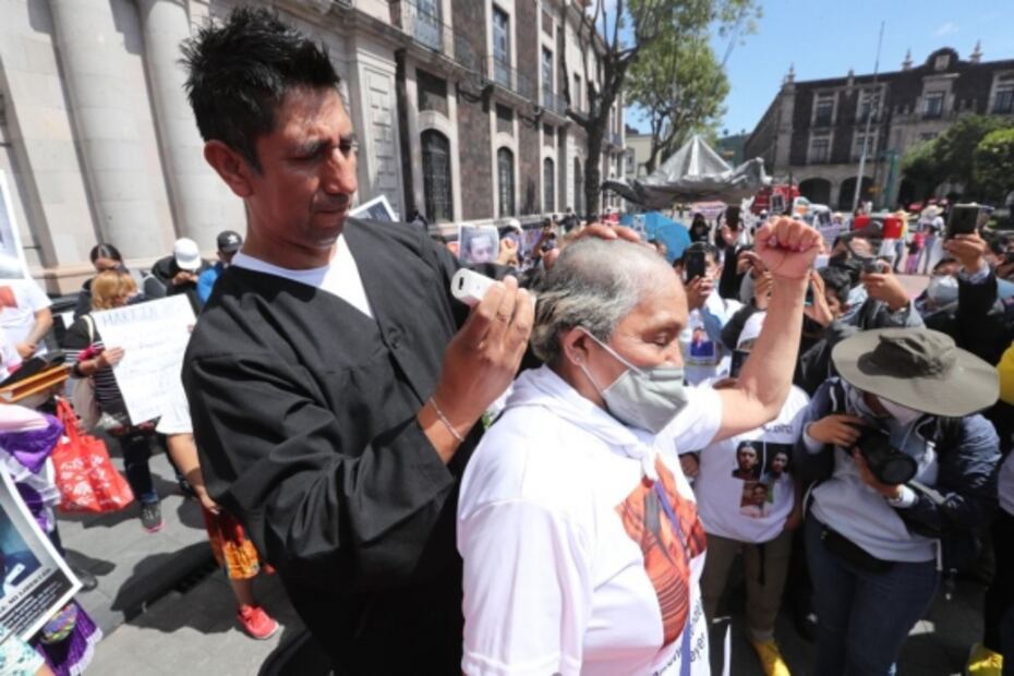 Familiares de 23 presos en el Edomex se rapan al no lograr la amnistía