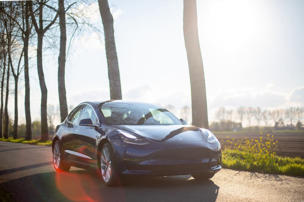 El propietario de un Tesla Model S decidió hacerlo convertible / Foto: Unsplash