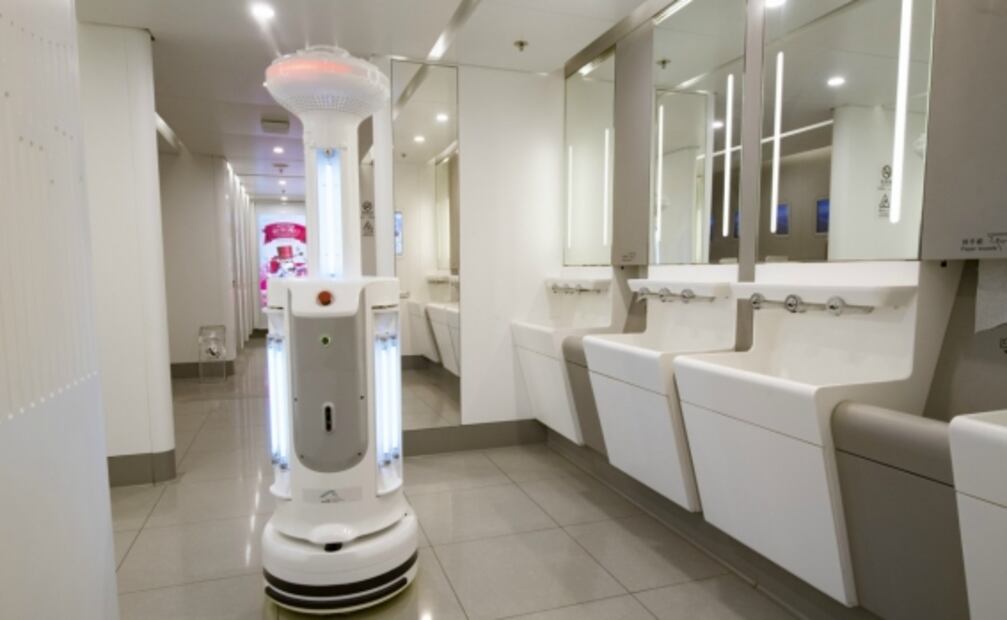 Aeropuerto prueba cabinas desinfectantes y robots para combatir Covid-19