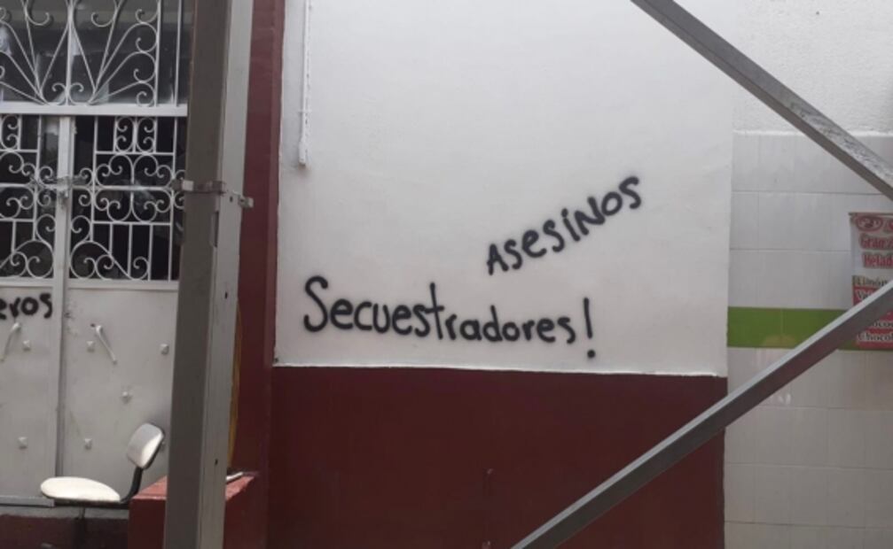 Registran enfrentamiento entre feministas, vecinos y elementos policiacos de Chicoloapan