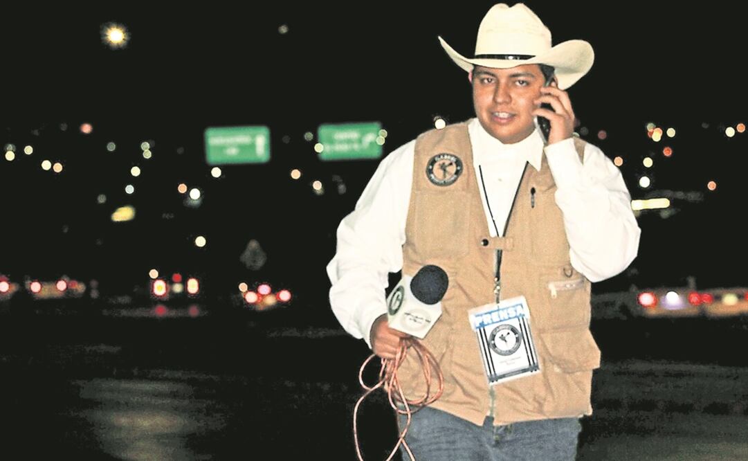 A los 16 años Grabriel ya es un reportero profesional: hace coberturas informativas, entrevistas y reportajes. (LUIS FIERRO. EL UNIVERSAL)