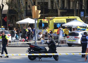 Barcelona: Policía no puede confirmar atentado en atropello, pero activa emergencia