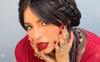 Ángela Aguilar se arrodilla ante el público en medio de la ovación "¡no estas sola!" 