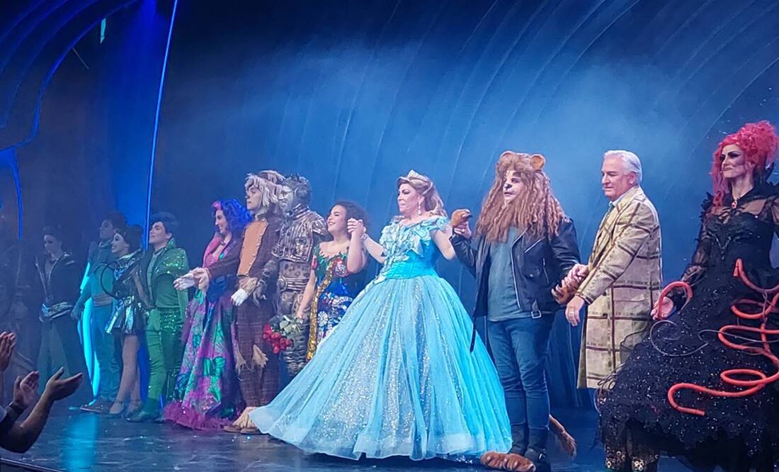 La compañía encabezada por Lucero Mijares, María del Sol, Eugenio Montessoro, Fede di Lorenzo, Oscar Acosta, Juan Fonsaldo, Dulce Patiño y Crisanta Gómez, dieron una función muy divertida. Foto: Sughey Baños.