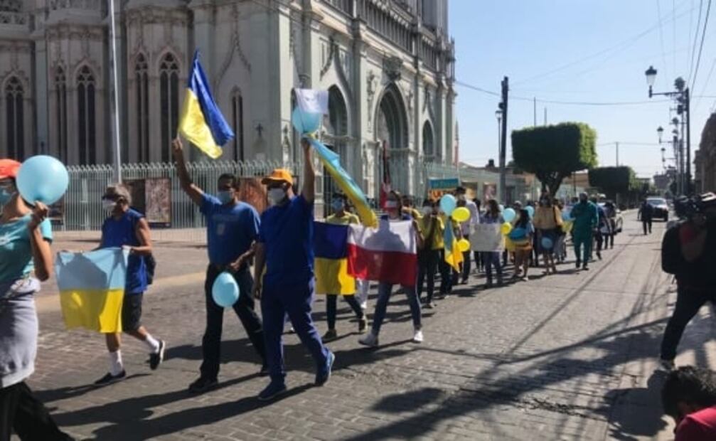 Comunidad ucraniana en Guanajuato marcha por la paz; piden a mexicanos orar por su país 