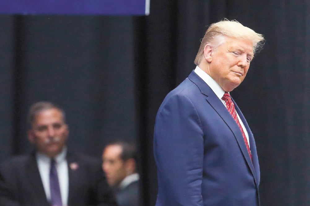 Ofrece transparencia. El presidente de EU, Donald Trump, dijo que hará pública la conversación con su homólogo de Ucrania. Foto/THOMAS B. SHEA. AFP