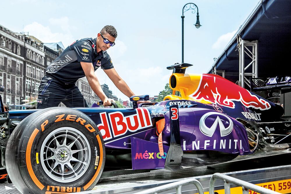 El monoplaza RB7, con el que Sebastian Vettel ganó su segundo campeonato mundial, en 2011, rodará en calles del centro.  Foto: YADIN XOLALPA / EL UNIVERSAL