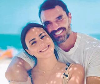 Valeria Marín se deja consentir por Julián Gil